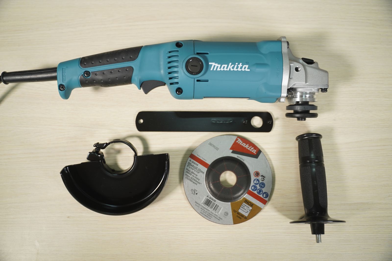 Makita 5'' Angle Grinder 1050W GA5010