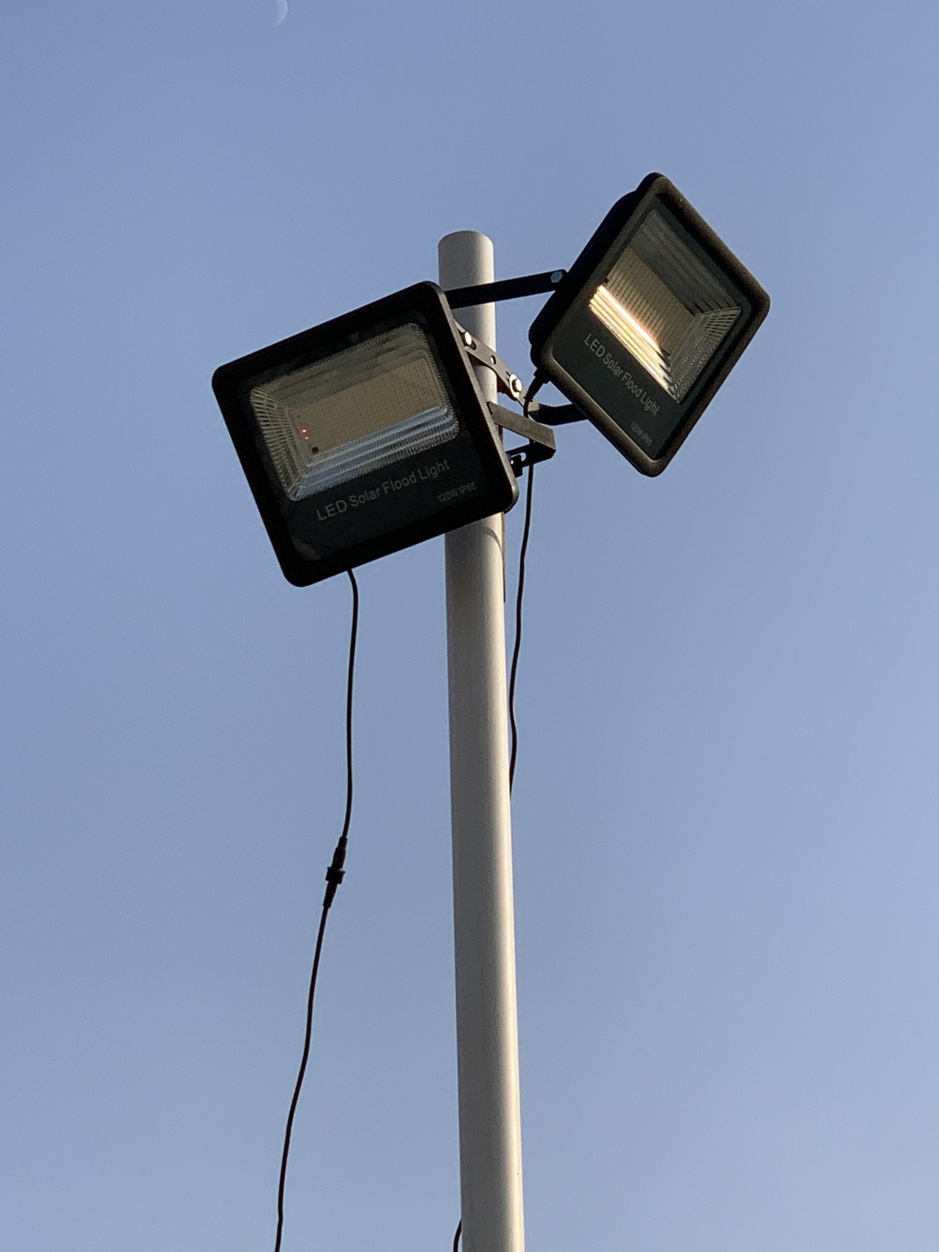 LED Solar floodlight with external Panel 120W