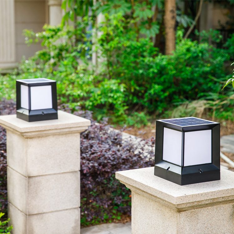 Solar pillar light